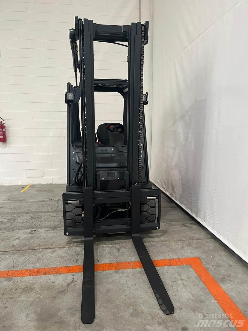 Linde E30-01 電動堆高機