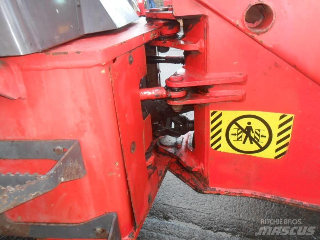 Manitou 628 伸縮臂操作車