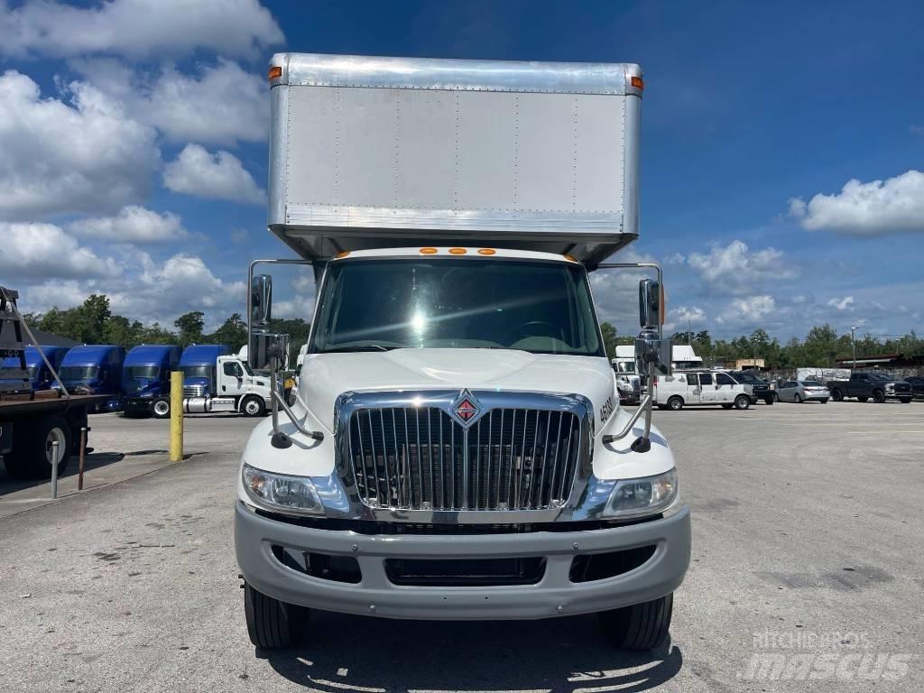 International 4300 貨箱式卡車