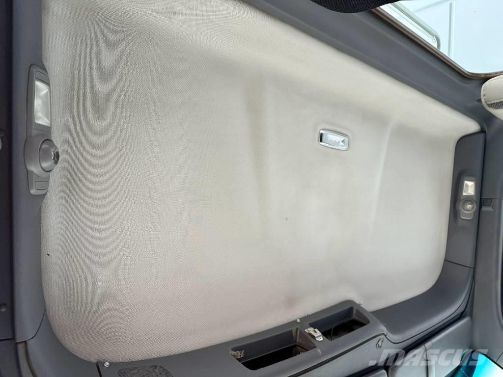 Peterbilt 567 曳引機組件