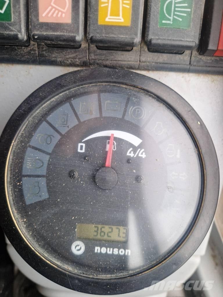 Neuson 1404 小型挖土機/掘鑿機<7t(小型挖掘機)