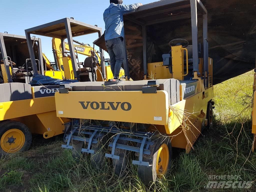 Volvo PT 125 膠輪滾壓機