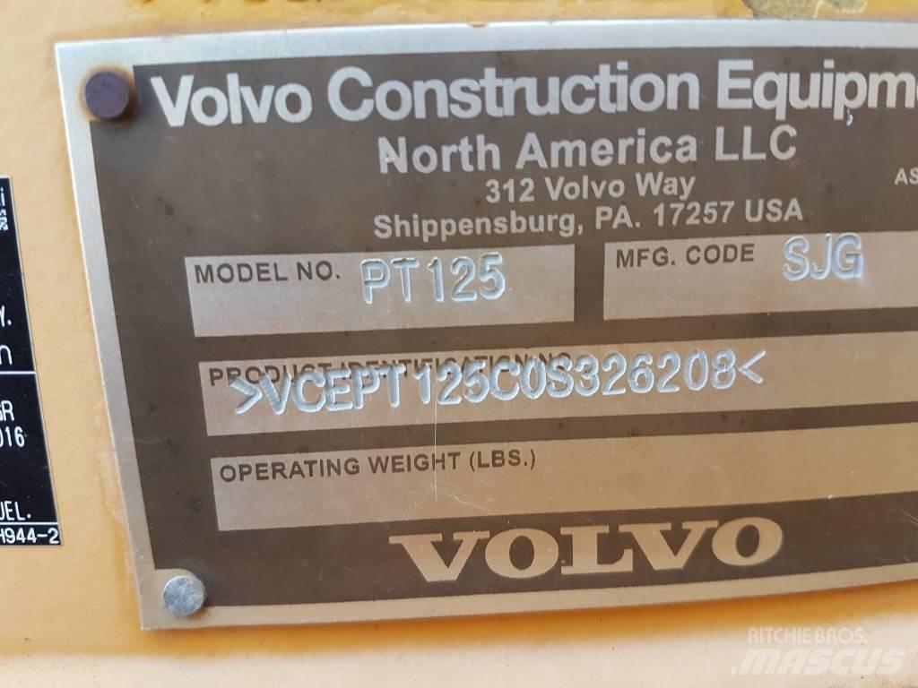 Volvo PT 125 膠輪滾壓機