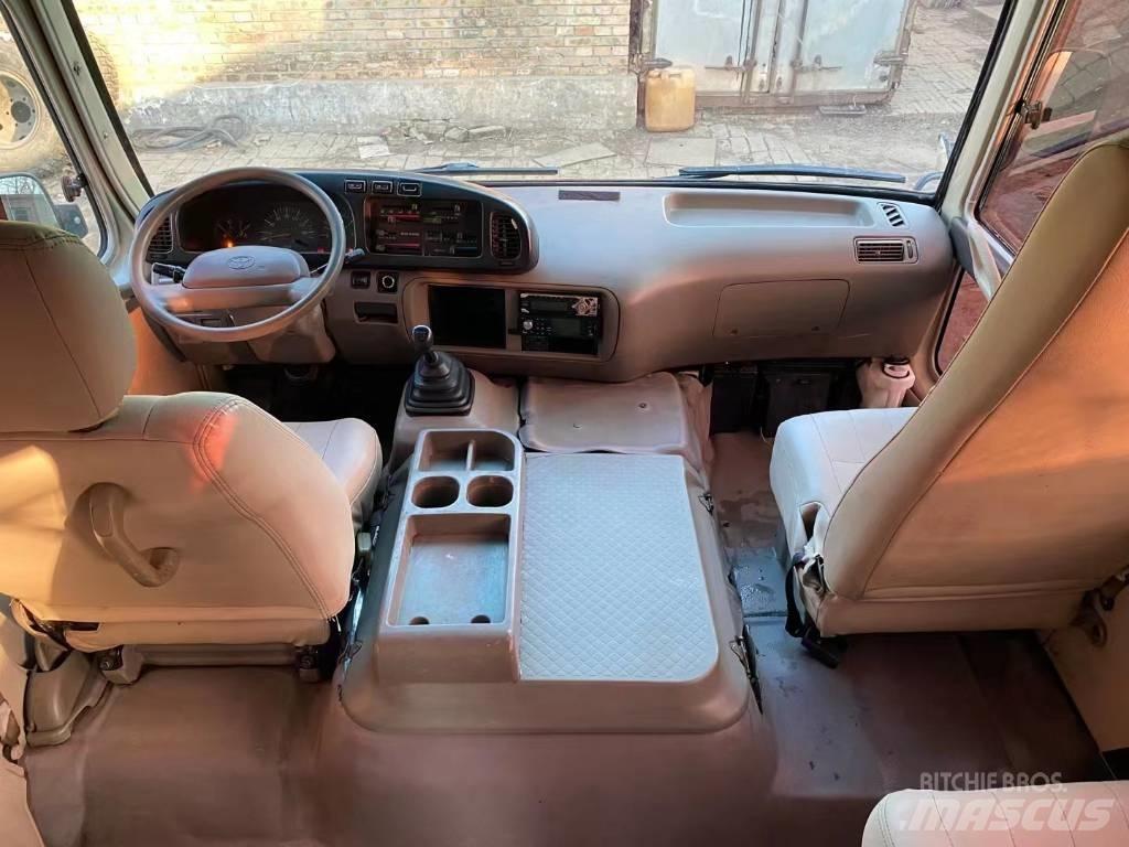 Toyota Coaster Bus 迷你巴士