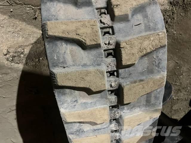 Komatsu PC 26 MR-3 小型挖土機/掘鑿機<7t(小型挖掘機)