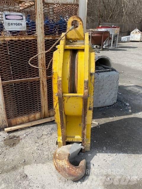 Liebherr HS 885 HD 履帶式起重機