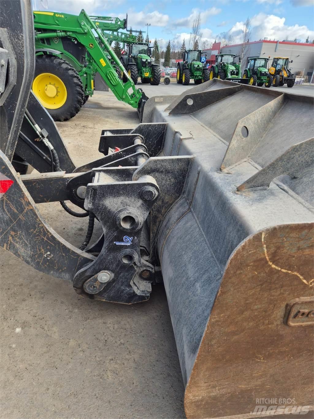 Develon DL320-7 輪胎式裝載機