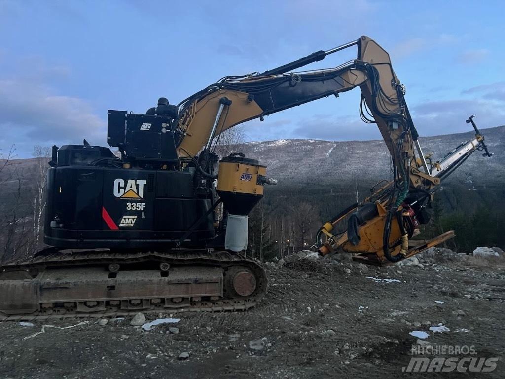 CAT 335 F L CR 鑽孔機