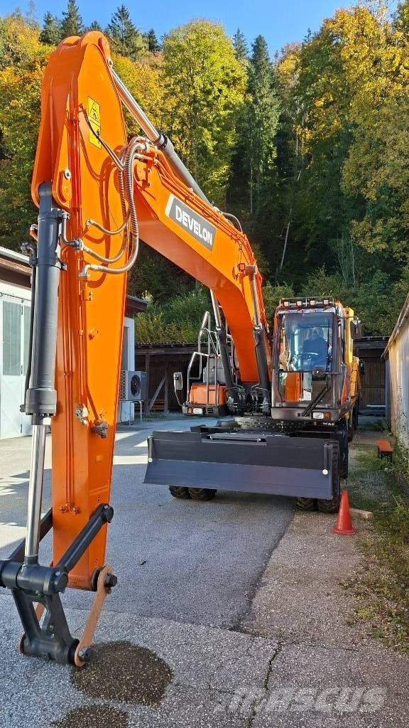 Develon DX 210 W-7 旋轉式挖土機/掘鑿機/挖掘機