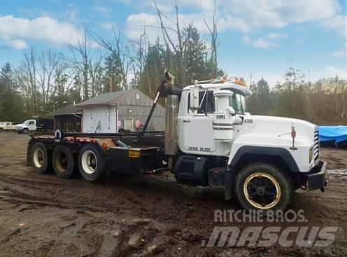 Mack RD 686 SX 起重可拆卸式卡車