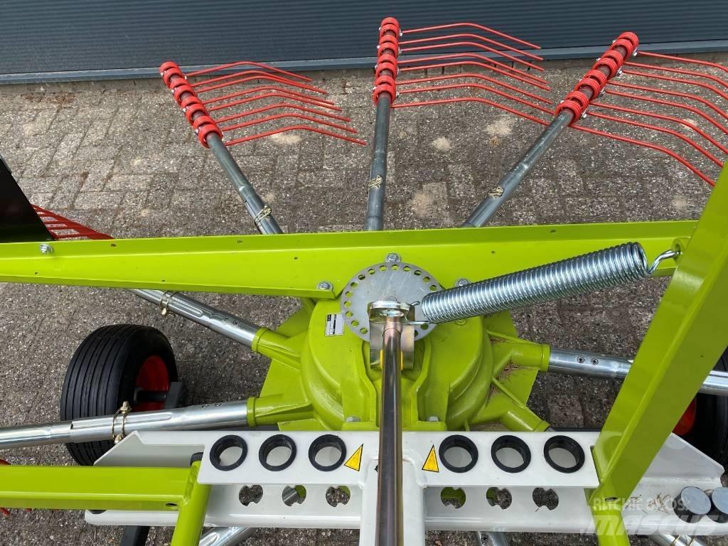 CLAAS liner 370 堆草機