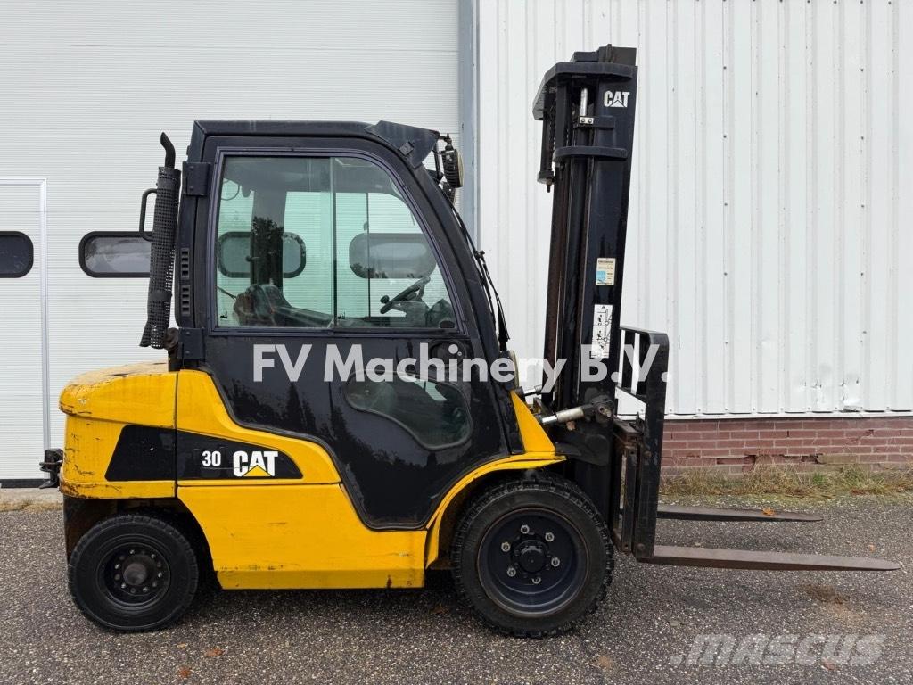 CAT DP 30 N 柴油卡車