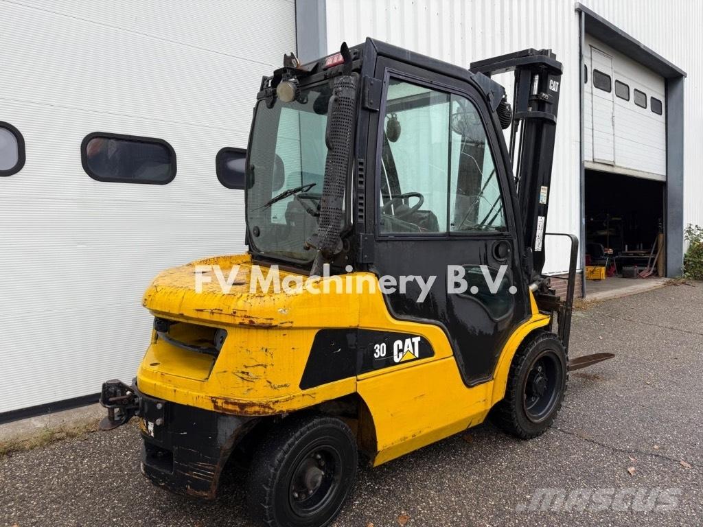 CAT DP 30 N 柴油卡車