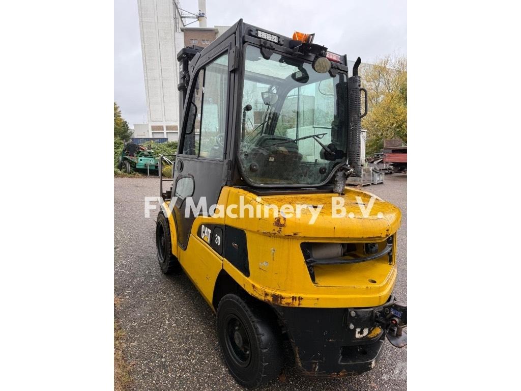 CAT DP 30 N 柴油卡車