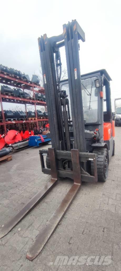 Doosan D 30 G 柴油卡車