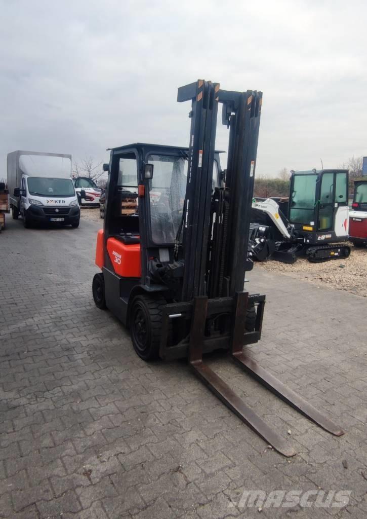 Doosan D 30 G 柴油卡車