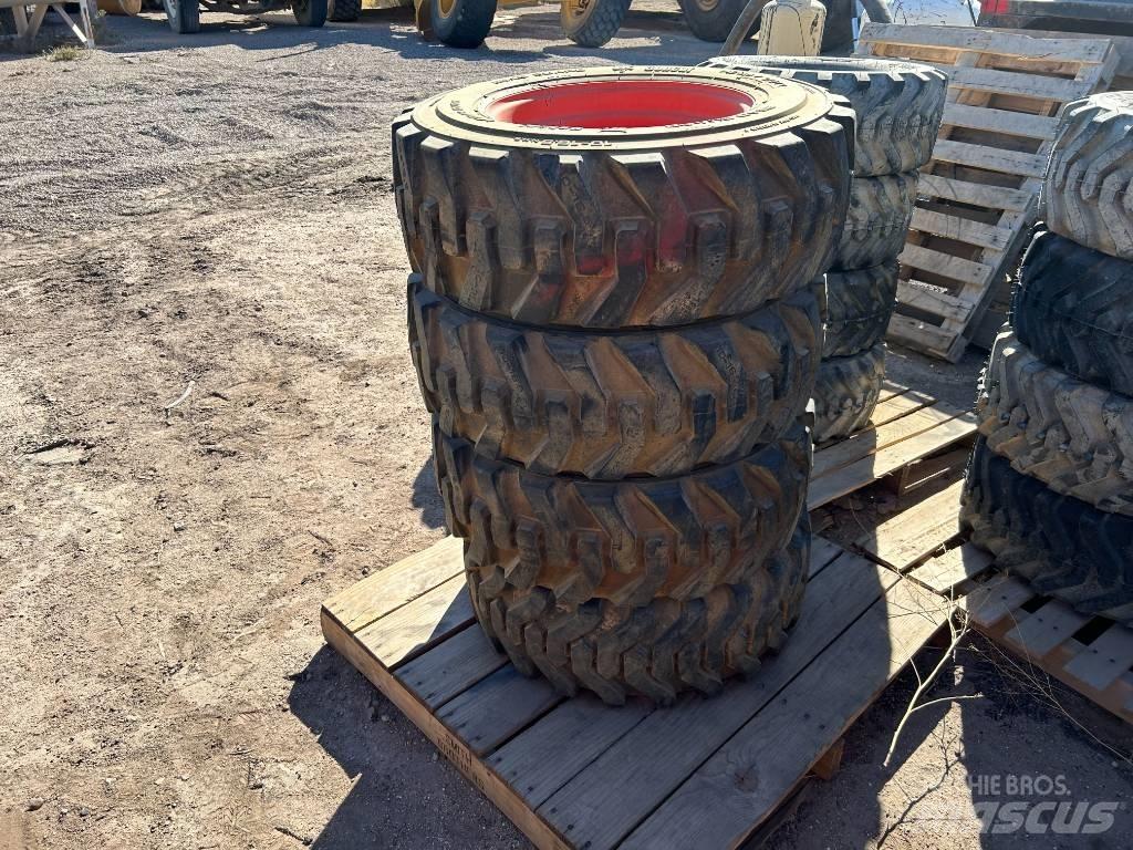 Bobcat 10x16.5 Tires 輪胎、車輪和輪圈