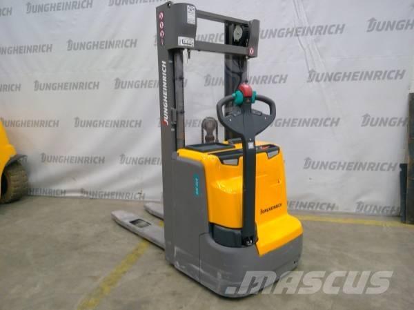 Jungheinrich EJC 214 行走控制式堆積機