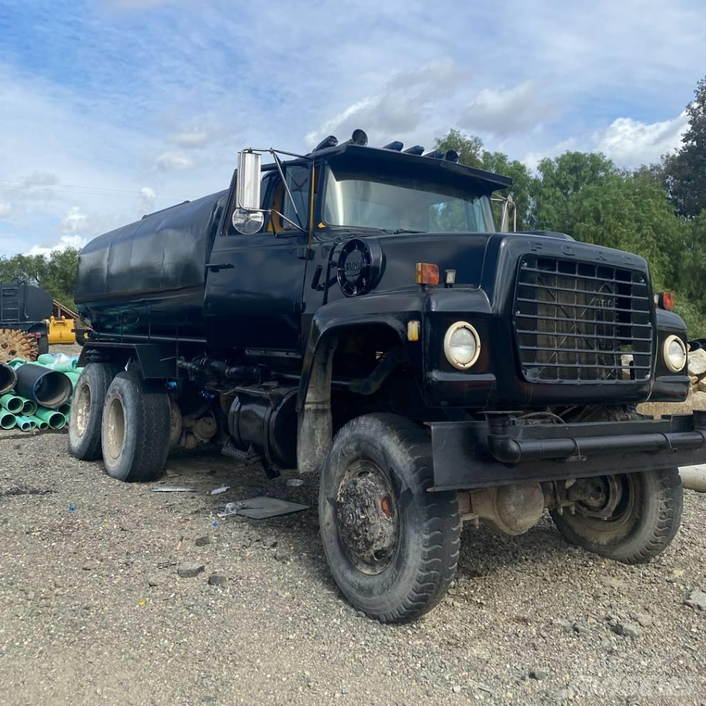 Ford 6 x 6 水車