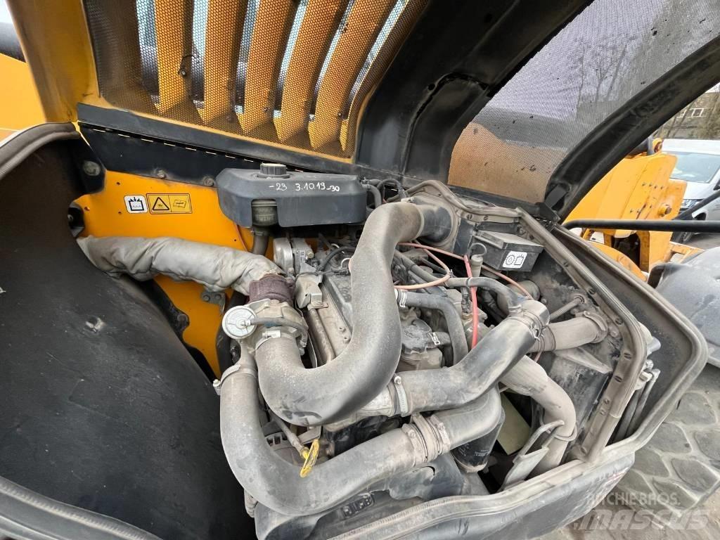 JCB 535-125 伸縮臂操作車