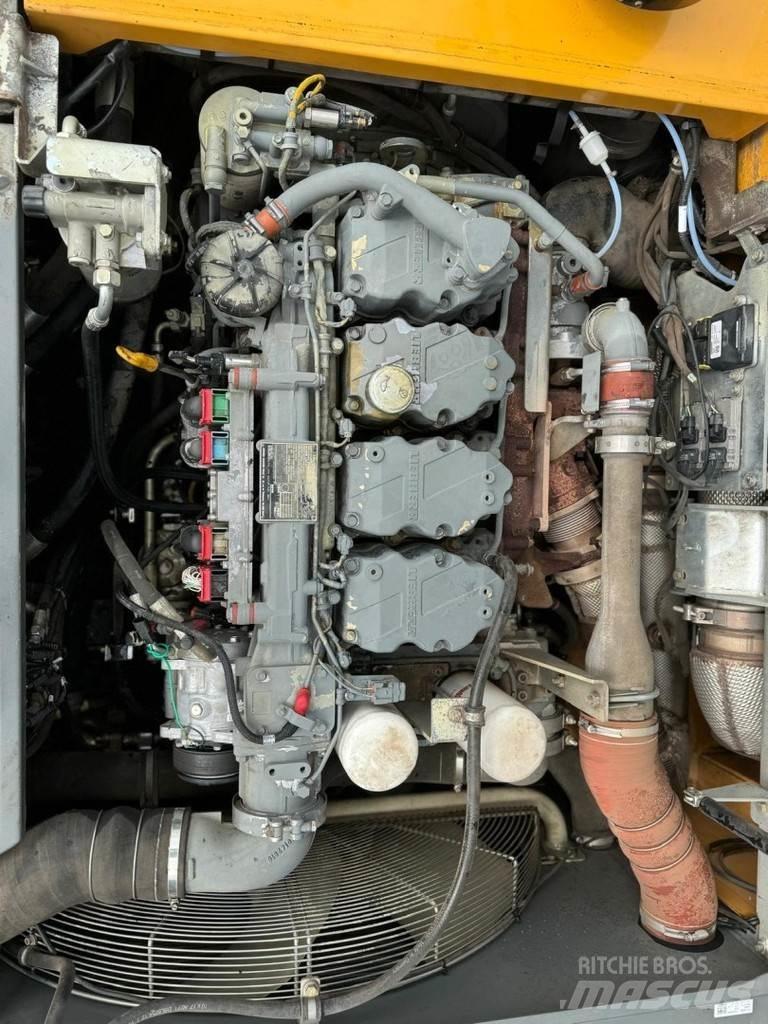 Liebherr LH 30 M 廢棄物/工業用操作車