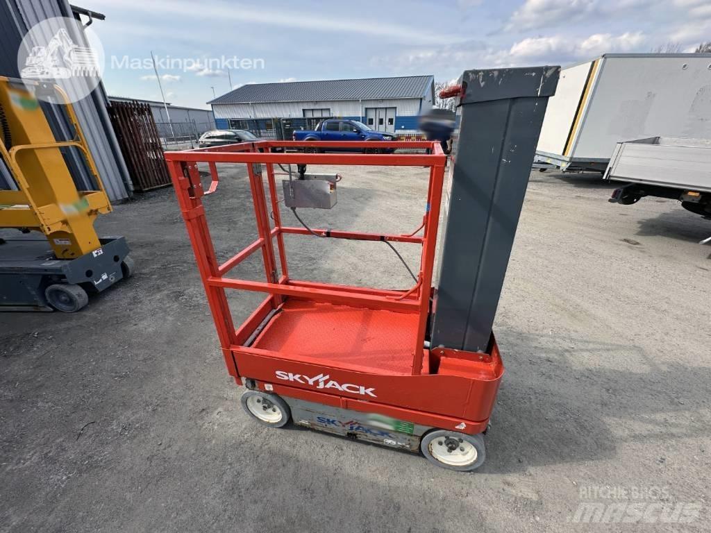 SkyJack SJ 12 垂直升降工作台