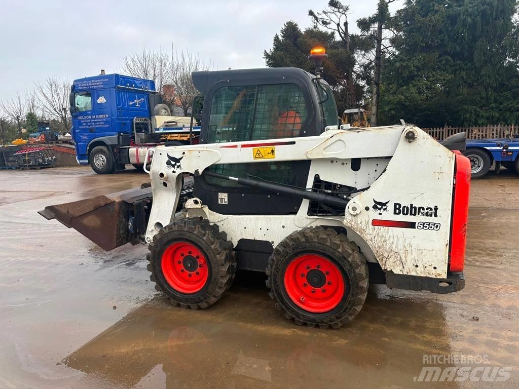 Bobcat S550 滑移轉向裝載機
