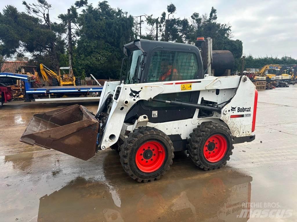 Bobcat S550 滑移轉向裝載機