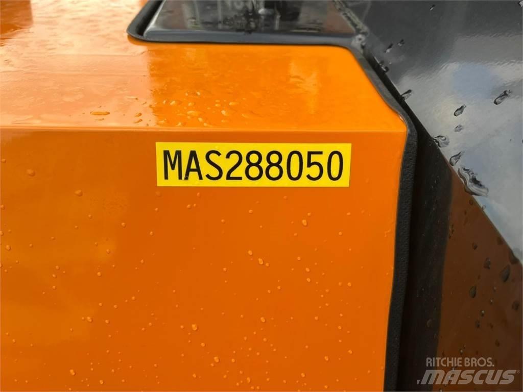  FÖRST TR8D55 自走式飼料採集機