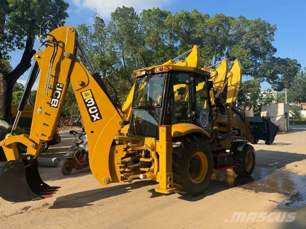 JCB 3CX 反鏟裝載機