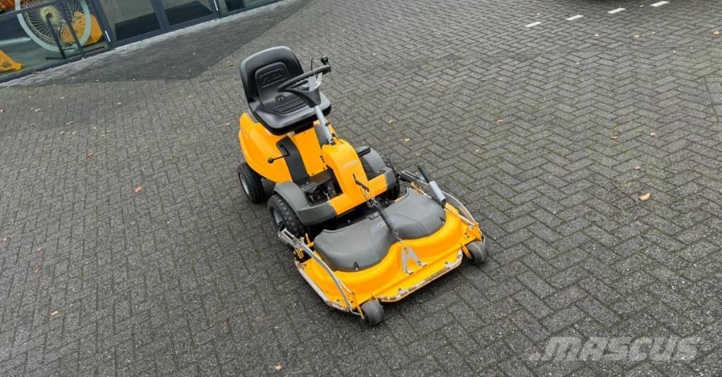 Stiga Villa 騎乘式割草機