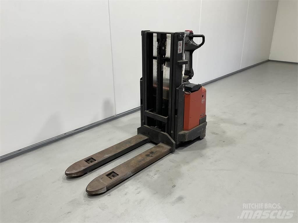 BT S16D 自走式堆積機