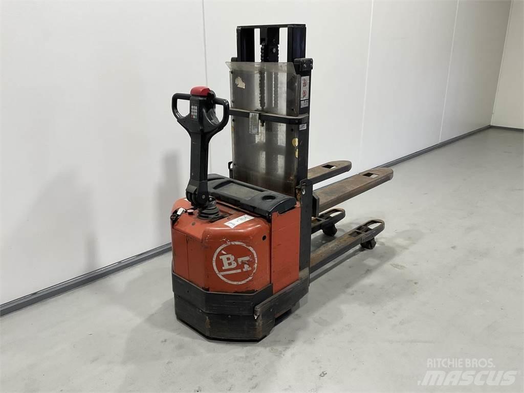 BT S16D 自走式堆積機