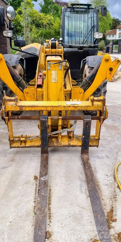 JCB 535-125 伸縮臂操作車