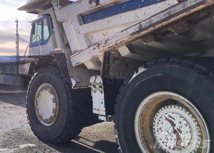 Komatsu HD985 - 側卸礦車