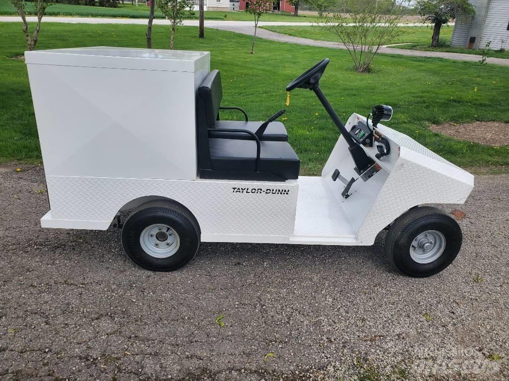 Taylor-Dunn R380 牽引車