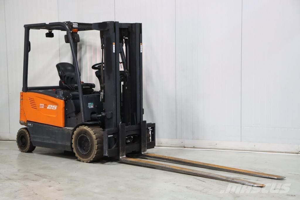 Doosan B25X-7 電動堆高機