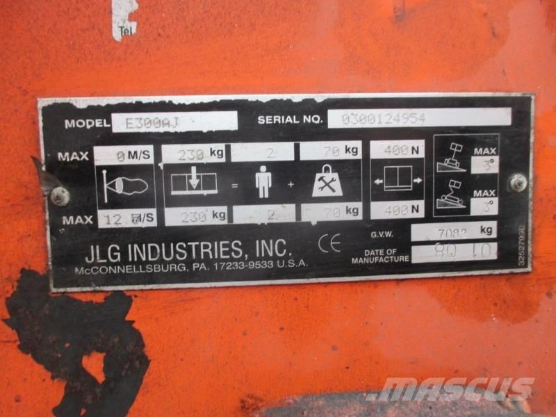 JLG E 300 AJ 曲臂高空作業車