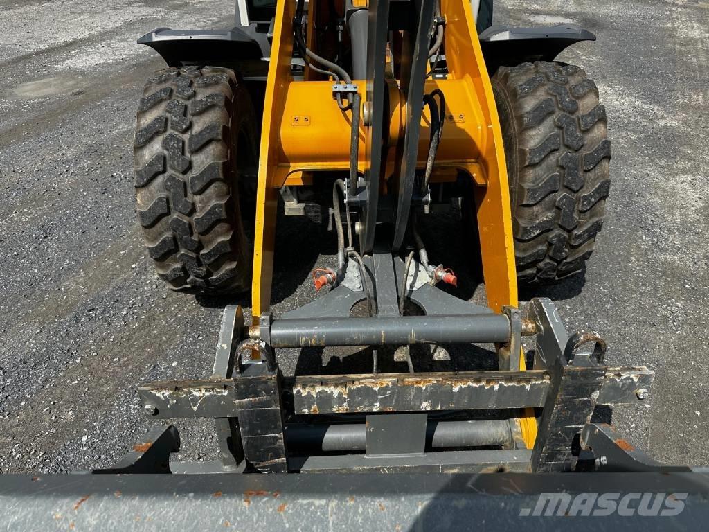 Liebherr 504 Compact 輪胎式裝載機