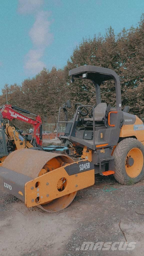 Volvo SD 45 B 單輪滾壓機