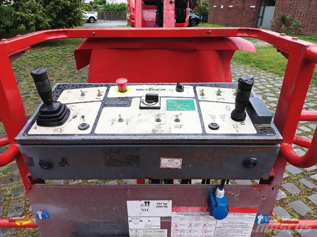 SkyJack SJ 66 T 伸縮臂高空作業車