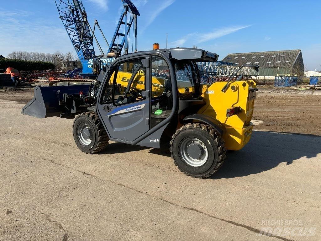 Eurotrac TH 25.6 伸縮臂操作車
