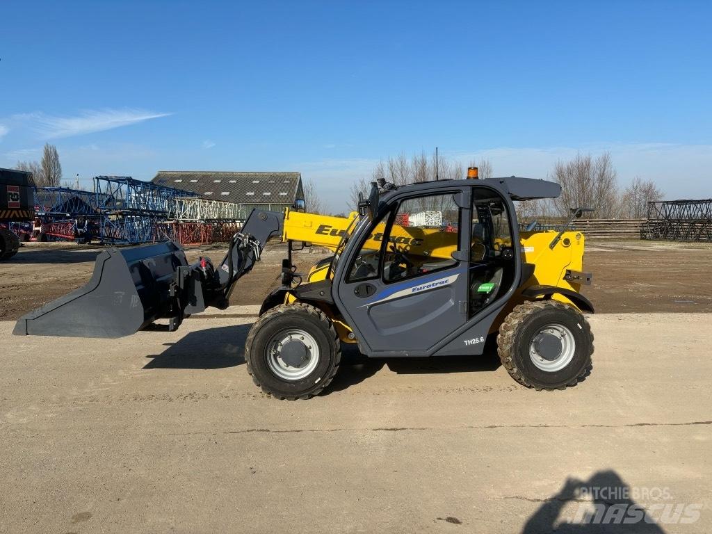 Eurotrac TH 25.6 伸縮臂操作車