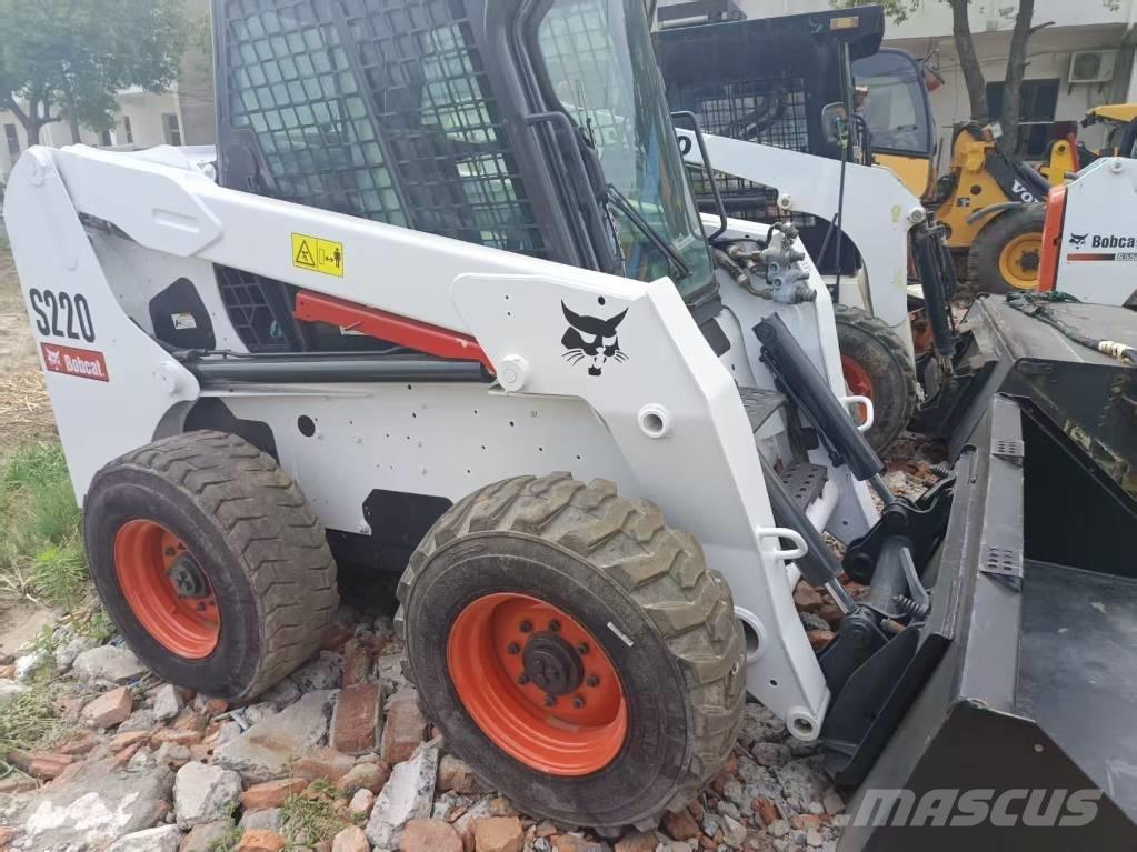 Bobcat S 220 滑移轉向裝載機