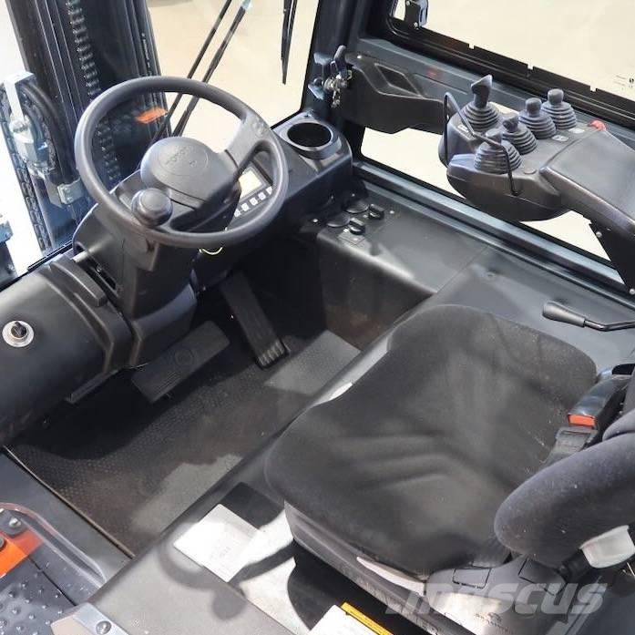 Toyota 8FBMT30 電動堆高機