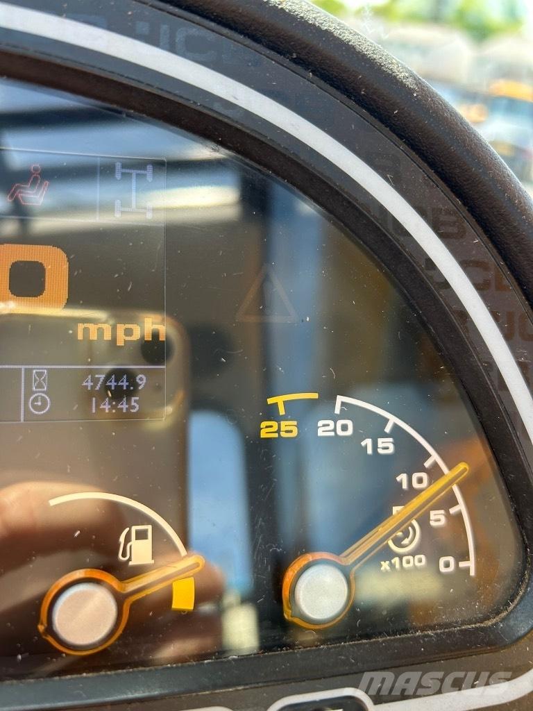JCB 540-140 Sway / AC 伸縮臂操作車