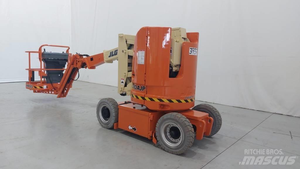 JLG E300AJP 曲臂高空作業車