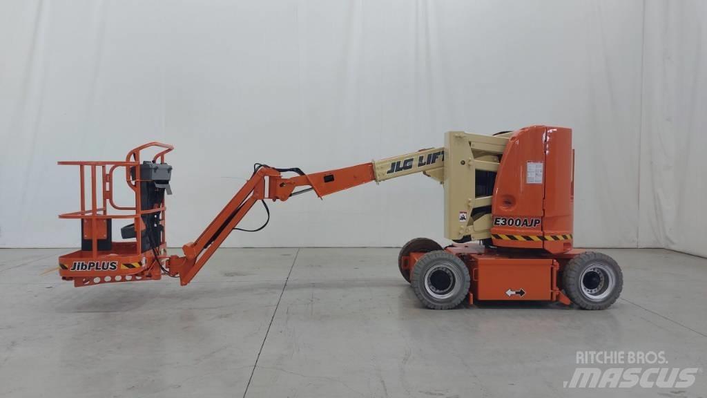 JLG E300AJP 曲臂高空作業車