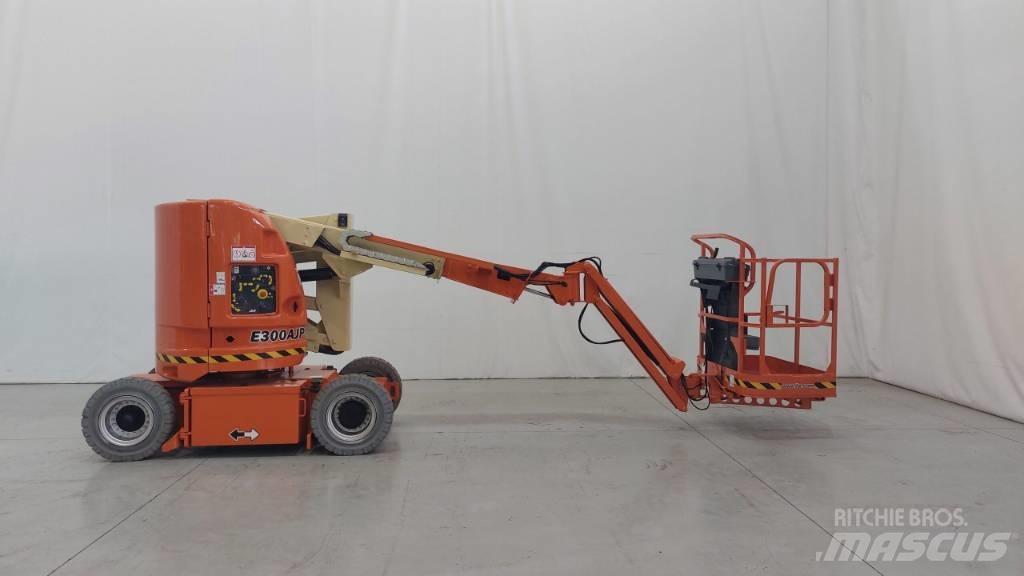 JLG E300AJP 曲臂高空作業車