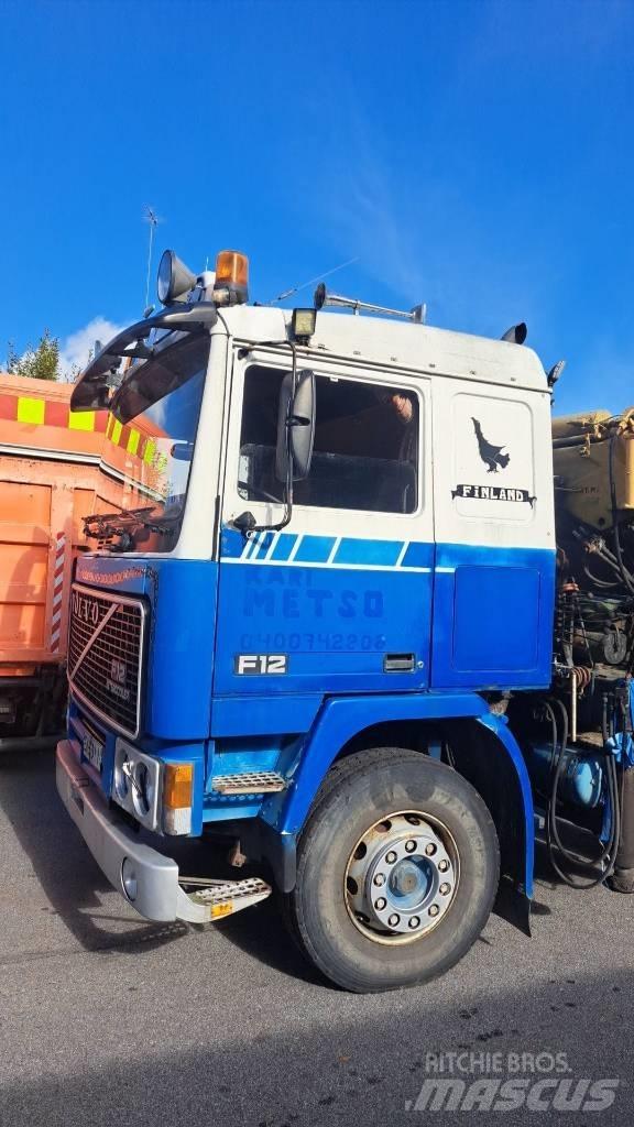Volvo F 12 起重機卡車